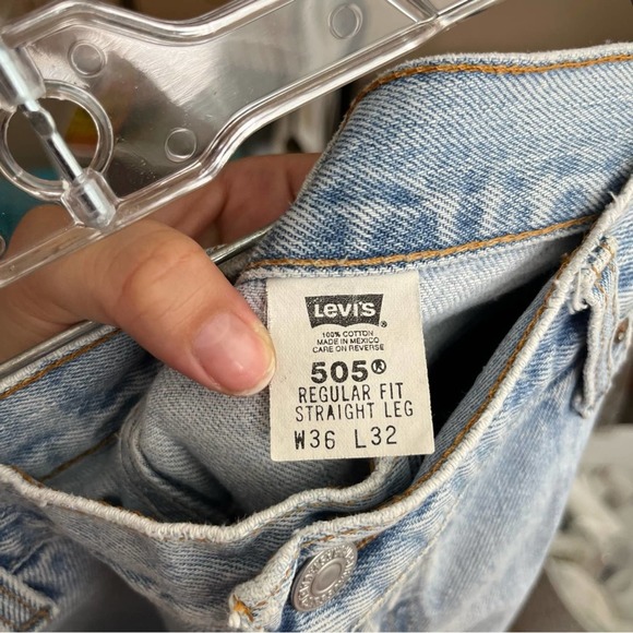 Vintage Levi’s Light Wash 505 Regular Fit Straight Leg Denim Jeans W36 L32 - Picture 4 of 10